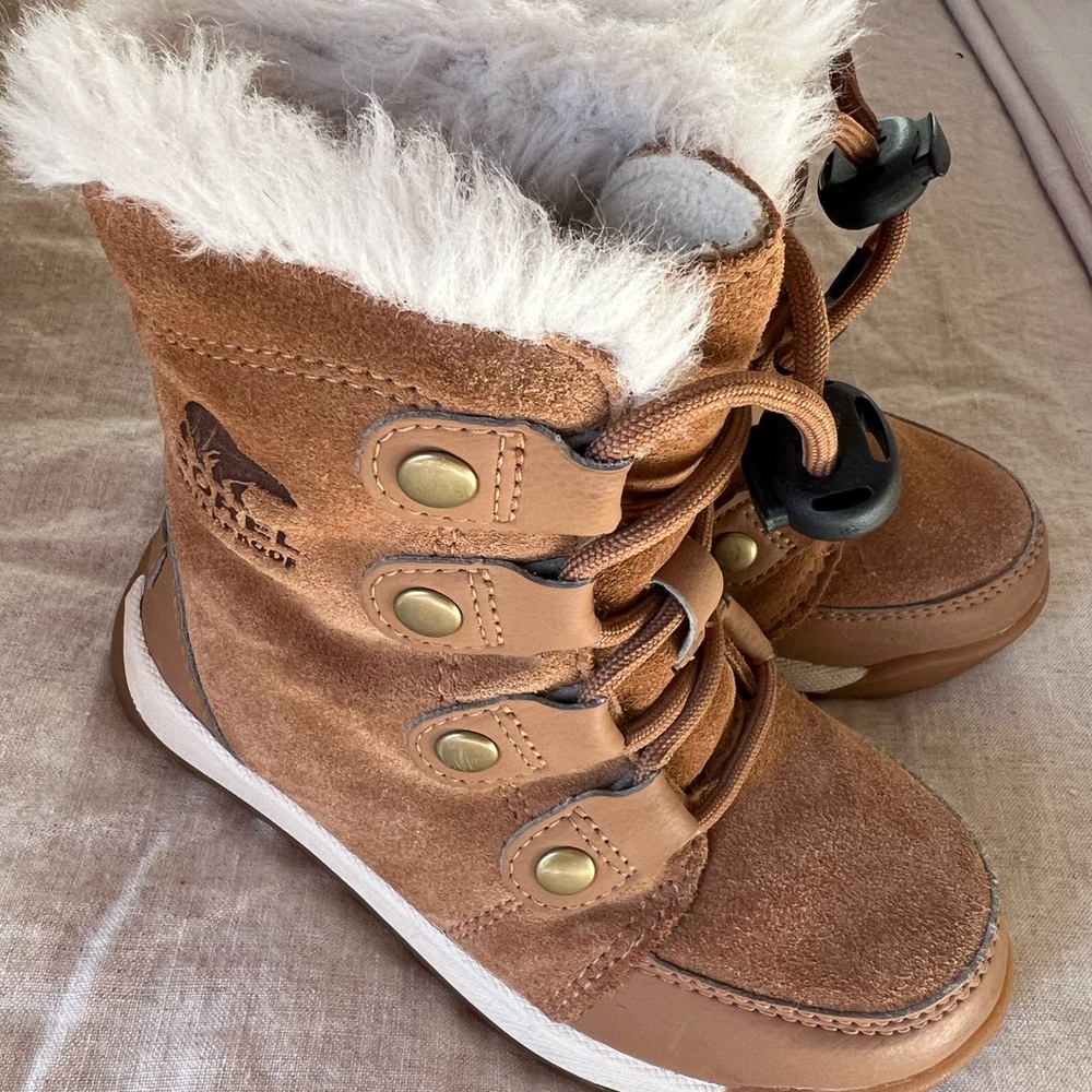 Sorel toddler snow boots suede 9